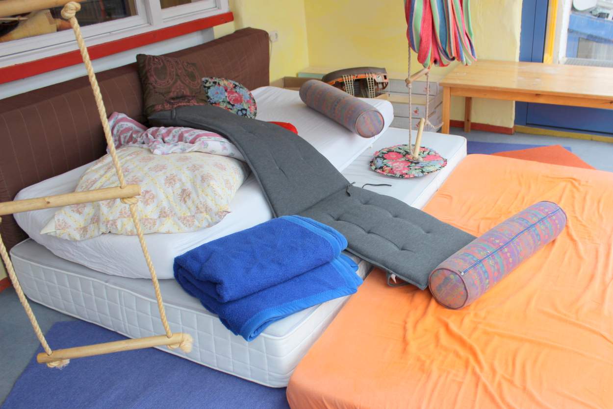 Kinder zu Hause beschäftigen: 17 Tipps für den Alltag (drinnen) mit