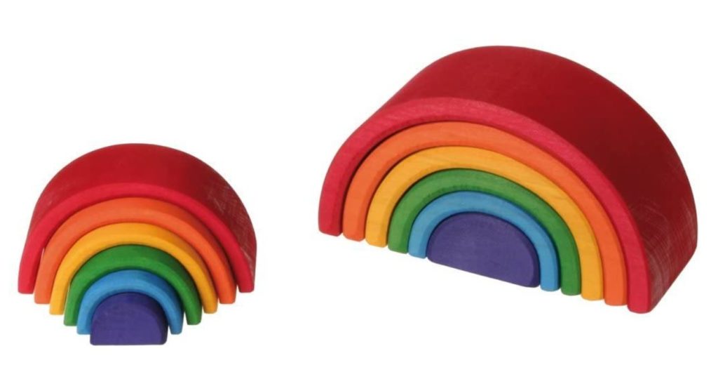 Buntes Waldorf Spielzeug aus Holz Regenbogen